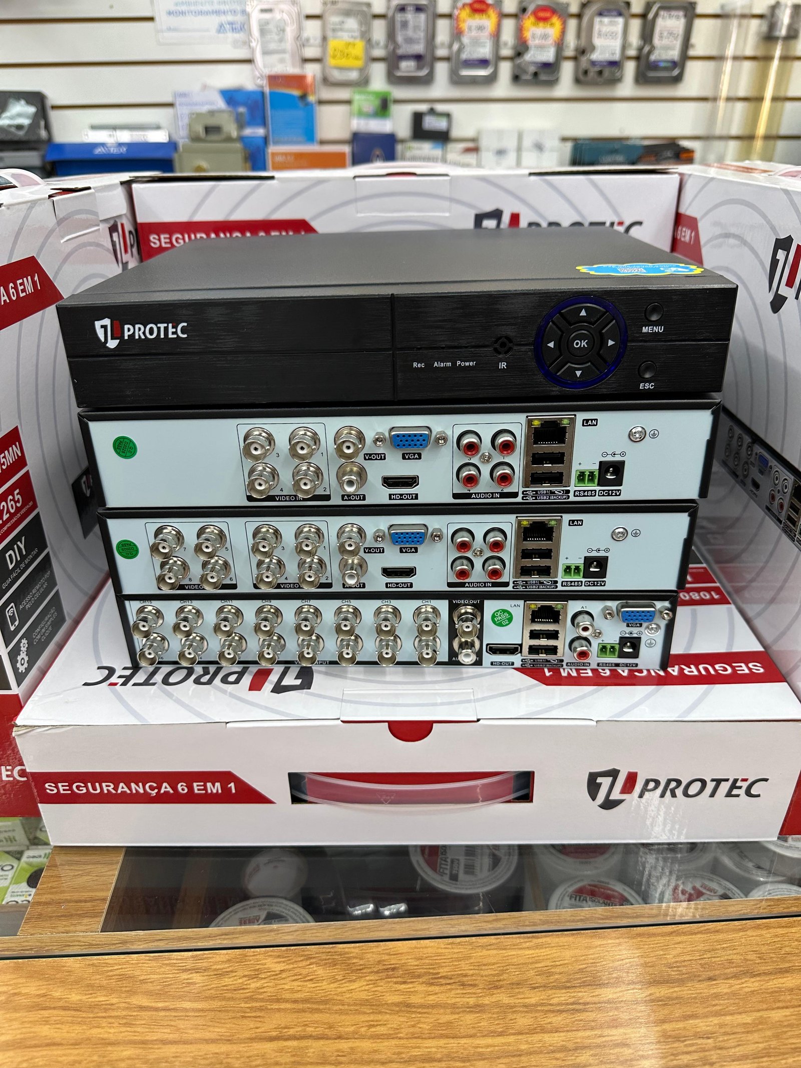 Linha de DVRs Protec 6 em 1 com quatro, oito e dezesseis canais